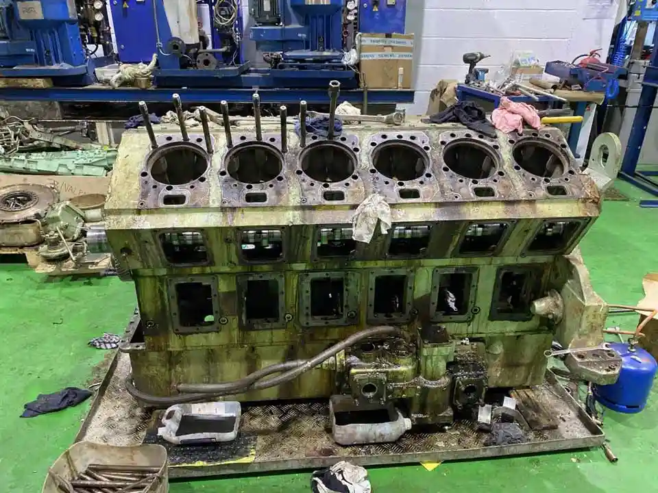 motor diesel marino